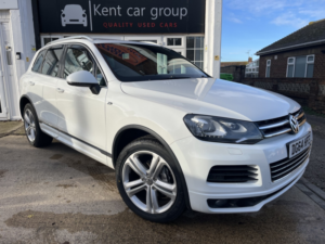 2014 Volkswagen Touareg 3.0 Tdi V6 Bluemotion Tech R-Line in White — image 2
