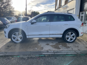 2014 Volkswagen Touareg 3.0 Tdi V6 Bluemotion Tech R-Line in White — image 4