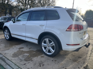 2014 Volkswagen Touareg 3.0 Tdi V6 Bluemotion Tech R-Line in White — image 6