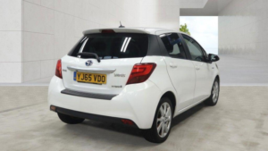 2015 Toyota Yaris 1.5 Vvt-H Sport E-CVT Euro 6 5dr in White — image 5
