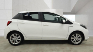 2015 Toyota Yaris 1.5 Vvt-H Sport E-CVT Euro 6 5dr in White — image 6