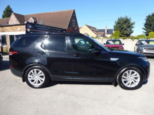 2017 Land Rover Discovery 2.0 Sd4 Hse Auto 4WD Euro 6 (s/s) 5dr in Black — image 3