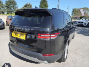 2017 Land Rover Discovery 2.0 Sd4 Hse Auto 4WD Euro 6 (s/s) 5dr in Black — image 4