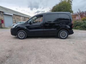 2018 Citroen Berlingo 1.6 Bluehdi 625 Enterprise L1 5dr in Black — image 4