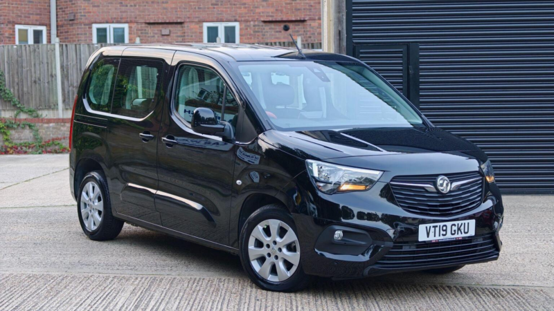 2019 Vauxhall Combo Life 1.5 Turbo D Blueinjection Energy Euro 6 (s/s) 5dr in Black — image 1