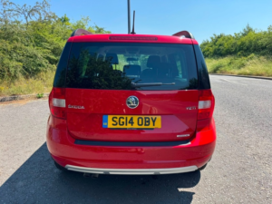 2014 Skoda Yeti Se Greenline Ii Tdi Cr in Red — image 5