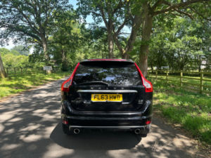 2013 Volvo Xc60 2.4 D5 R-Design Nav SUV 5dr Diesel Geartronic AWD Euro 5 (215 Ps) in Black — image 4