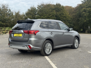 2019 Mitsubishi Outlander 2.4 PHEV 4h 5dr Auto, Hybrid, Grey + Great Value in Grey — image 3