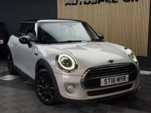 2018 MINI Hatch 1.5 Cooper 3-Door Hatch in Silver — image 3