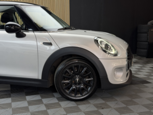 2018 MINI Hatch 1.5 Cooper 3-Door Hatch in Silver — image 4