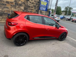 2014 Renault Clio 1.5 Dci Dynamique S Medianav Euro 5 (s/s) 5dr in Red — image 3