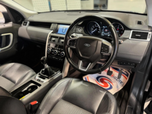 2016 Land Rover Discovery Sport 2.0 Td4 Se Tech 4WD Euro 6 (s/s) 5dr in Black — image 2
