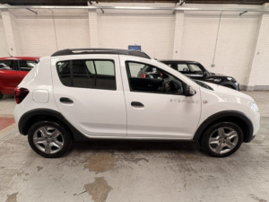 2017 Dacia Sandero Stepway 1.5 Stepway Ambiance Dci 90 in White — image 6
