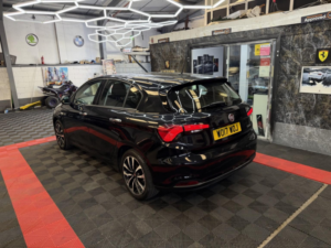 2017 Fiat Tipo 1.4 Tipo Hatchback 1.4 95hp Lounge in Black — image 5