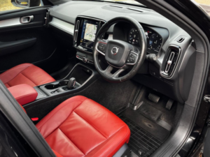 2018 Volvo Xc40 2.0 D3 Momentum Auto Euro 6 (s/s) 5dr in Black — image 2