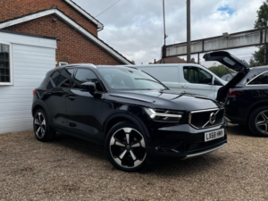 2018 Volvo Xc40 2.0 D3 Momentum Auto Euro 6 (s/s) 5dr in Black — image 3