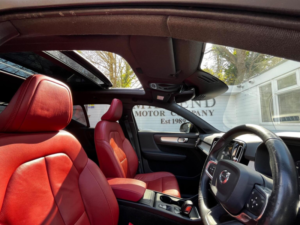 2018 Volvo Xc40 2.0 D3 Momentum Auto Euro 6 (s/s) 5dr in Black — image 4