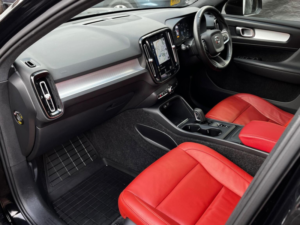 2018 Volvo Xc40 2.0 D3 Momentum Auto Euro 6 (s/s) 5dr in Black — image 6