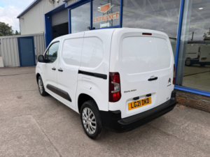 2021 Citroen Berlingo 1.5 Bluehdi 1000 Enterprise M Panel Van 5dr Diesel Manual Swb Euro 6 100 Ps in White — image 4
