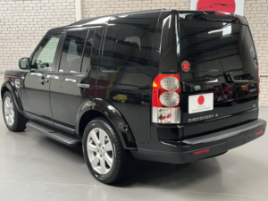 2010 Land Rover Discovery 4 5.0 V8 Se Automatic 7 Seater in Black — image 3