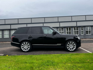2018 Land Rover Range Rover 3.0 Range Rover Vogue Se Tdv6 Auto 4WD 5dr in Black — image 6