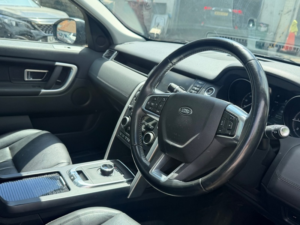 2018 Land Rover Discovery Sport Td4 Hse in Grey — image 2