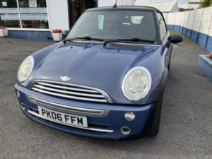 2006 MINI Convertible 1.6 One Convertible in Blue — image 4