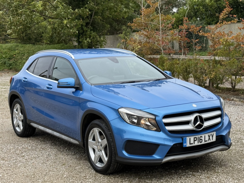 2016 Mercedes-Benz Gla 2.1 Gla200d Amg Line in Blue — image 1