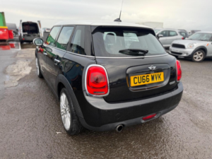 2016 MINI Hatch 1.5 Cooper Euro 6 (s/s) 5dr in Black — image 4