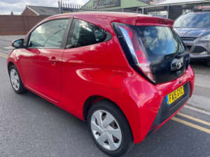 2015 Toyota Aygo 1.0 Vvt-I X-Play Hatchback 3dr Petrol Manual Euro 5 Euro 5 (68 Ps) in Red — image 3