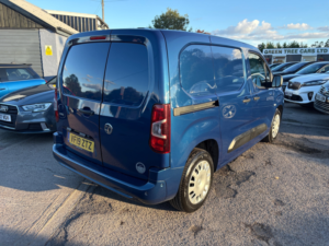 2019 Vauxhall Combo 1.6 Turbo D 2000 Sportive Panel Van 4dr Diesel Manual L1 H1 Euro 6 (s/s) (100 Ps) in Blue — image 4