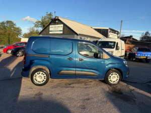 2019 Vauxhall Combo 1.6 Turbo D 2000 Sportive Panel Van 4dr Diesel Manual L1 H1 Euro 6 (s/s) (100 Ps) in Blue — image 5