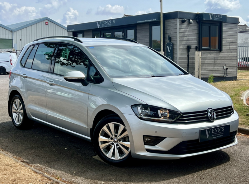 2016 Volkswagen Golf Sv 1.4 Tsi Bluemotion Tech Se Automatic in Silver — image 1