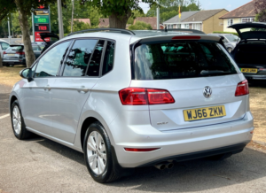 2016 Volkswagen Golf Sv 1.4 Tsi Bluemotion Tech Se Automatic in Silver — image 5