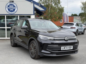 2024 Volkswagen Tiguan 1.5 Etsi Mhev Life DSG Euro 6 (s/s) 5dr in Black — image 2