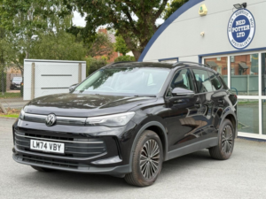 2024 Volkswagen Tiguan 1.5 Etsi Mhev Life DSG Euro 6 (s/s) 5dr in Black — image 4