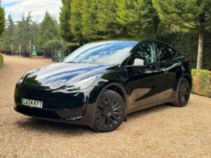 2024 Tesla Model Y Auto Rwd 5dr in Black — image 2