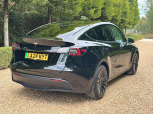 2024 Tesla Model Y Auto Rwd 5dr in Black — image 4