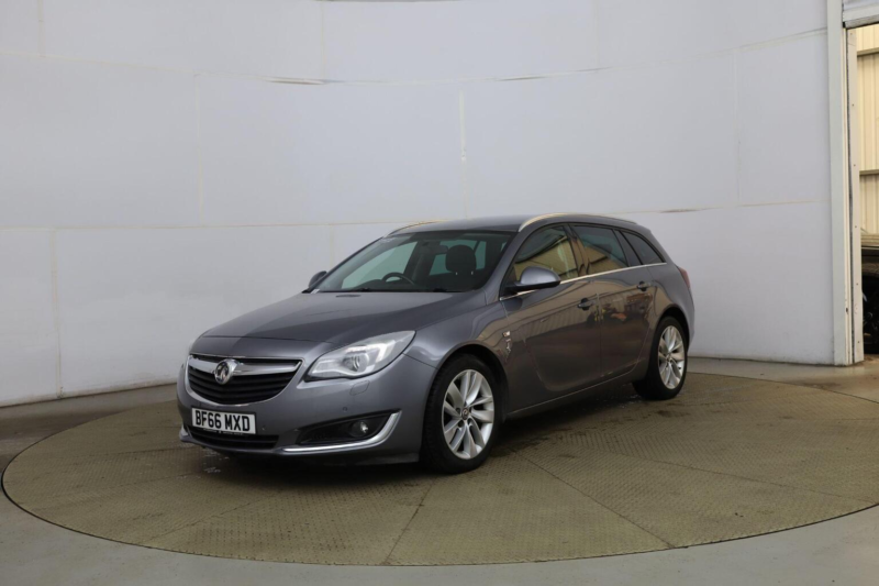 2016 Vauxhall Insignia 2.0 Cdti Sri Nav Sports Tourer Auto Euro 6 5dr in Grey — image 1