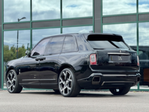 2020 Rolls-Royce Cullinan 6.8 V12 in Black — image 2