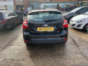 2013 Ford Focus 1.6 Tdci Zetec Euro 5 (s/s) 5dr in Black — image 6