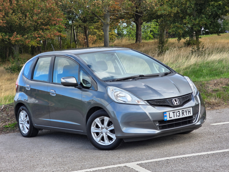 2013 Honda Jazz 1.4 I-Vtec Es Hatchback 5dr Petrol CVT Euro 5 (99 Ps) in Grey — image 1