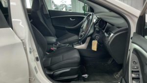 2014 Hyundai I30 1.6 Active Auto Euro 5 5dr in White — image 2