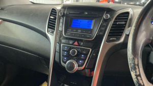 2014 Hyundai I30 1.6 Active Auto Euro 5 5dr in White — image 4