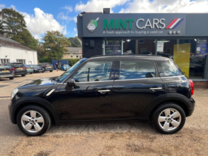 2015 MINI Countryman 1.6 Cooper D Countryman in Black — image 4