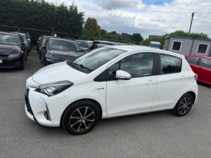 2018 Toyota Yaris 1.5 Vvt-H Icon Tech E-CVT Euro 6 (s/s) 5dr in White — image 3