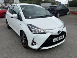 2018 Toyota Yaris 1.5 Vvt-H Icon Tech E-CVT Euro 6 (s/s) 5dr in White — image 5