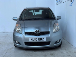 2010 Toyota Yaris 1.33 Dual Vvt-I Tr Euro 4 (s/s) 5dr in Silver — image 2