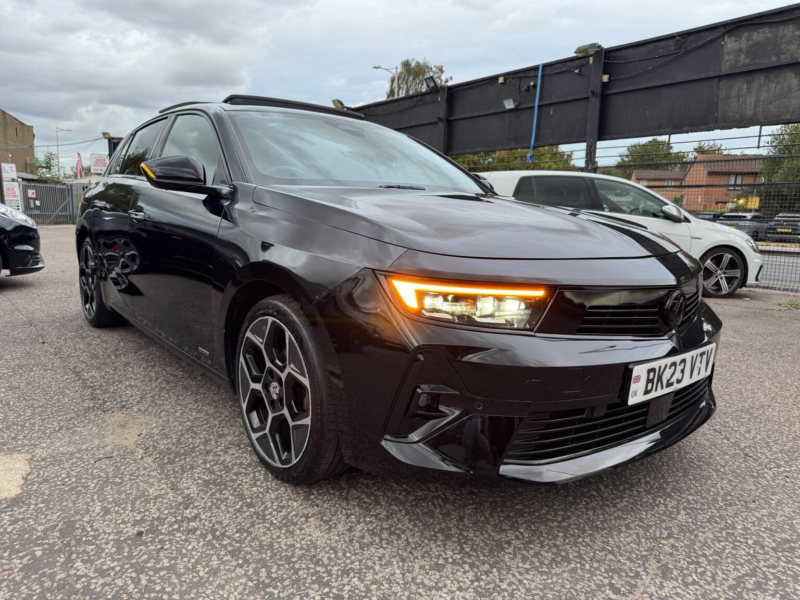2023 Vauxhall Astra 1.2 Turbo Ultimate Auto Euro 6 (s/s) 5dr in Black — image 1