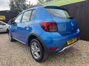 2017 Dacia Sandero Stepway 0.9 Stepway Laureate Tce 90 in Blue — image 4